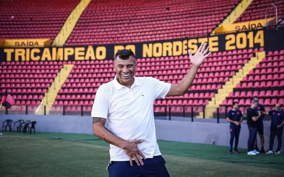 Sport x Inter: Neto Baiano comenta choque de culturas, pressão de torcidas e cenários nos clubes