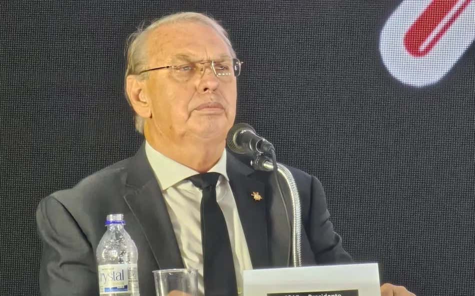 'Figurinha carimbada' reaparece e Stabile enfrenta cobrança no Corinthians