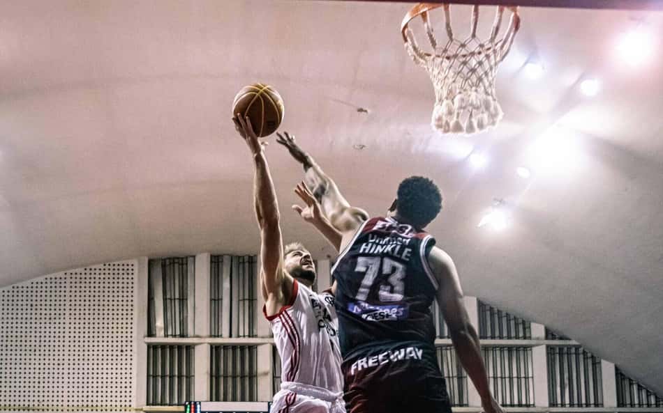 Franca vence Flamengo fora de casa e empata série nas semifinais do NBB