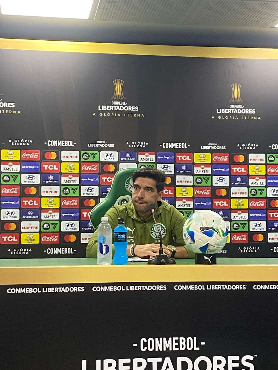 Abel Ferreira, técnico do Palmeiras, durante entrevista coletiva (Foto: Vitor Palhares/Lance!)