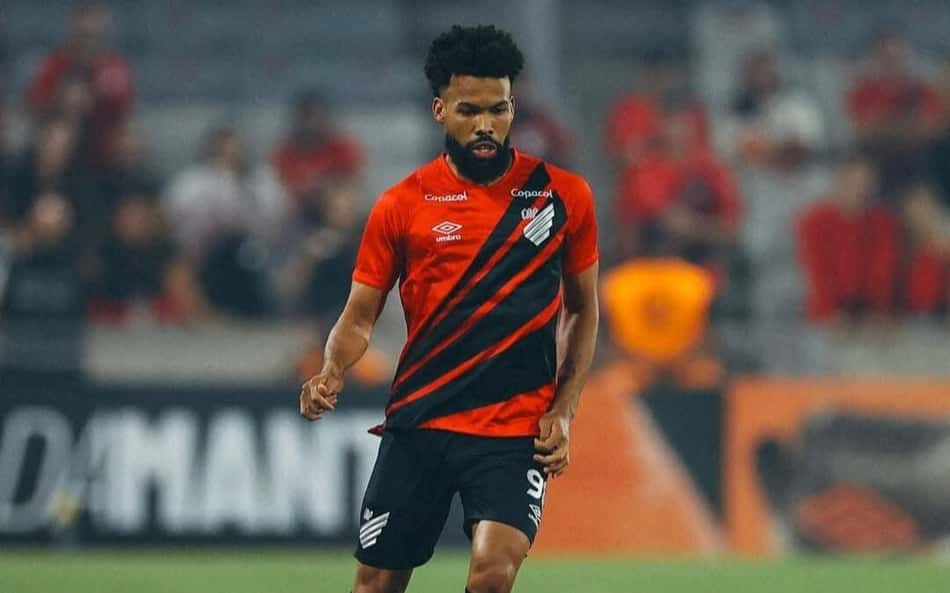 Falcão acredita em evolução do Athletico na Série B