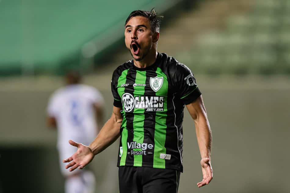 Willian Bigode em América-MG x Paysandu, no Independência (foto: Gilson Lobo/AGIF)