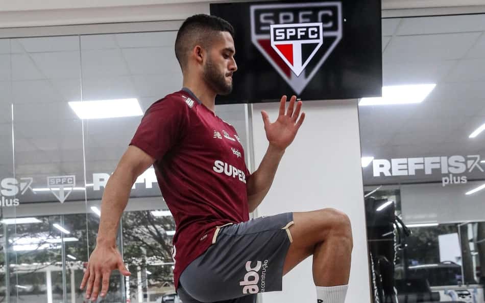 Jogador do Borussia surpreende ao aparecer no CT do São Paulo; saiba o motivo