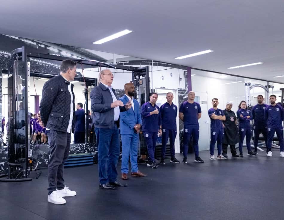 Presidente Osmar Stabile e o vice-presidente Armando Mendonça durante encontro com o elenco (Foto: Rodrigo Coca/Agência Corinthians)