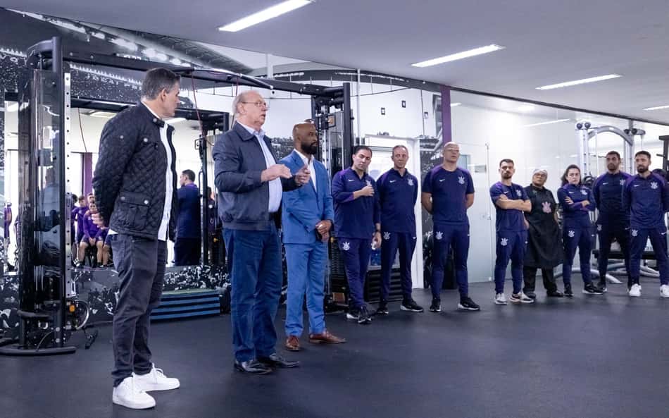 Novo presidente, Osmar Stabile se reúne com elenco do Corinthians