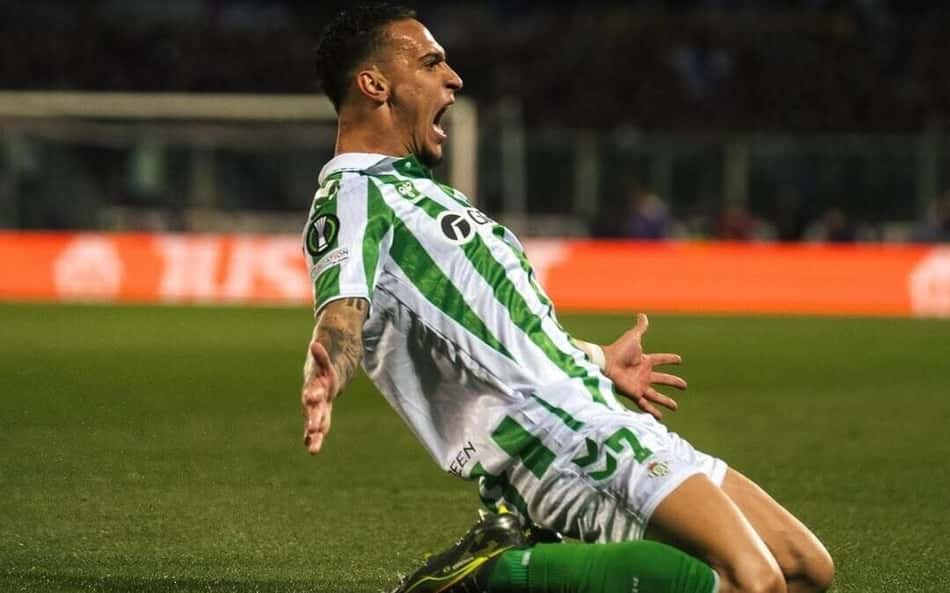 Antony brilha, Betis empata com Fiorentina e encara o Chelsea na final da Conference League