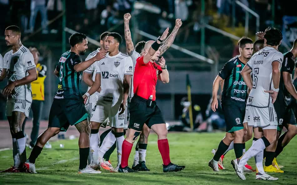Maringá e Atlético-MG empataram pela Copa do Brasil com polêmica de arbitragem
