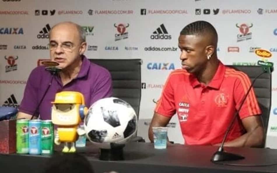 Bandeira relembra trabalho com Vini Jr no Flamengo e classifica: 'Herói das crianças'