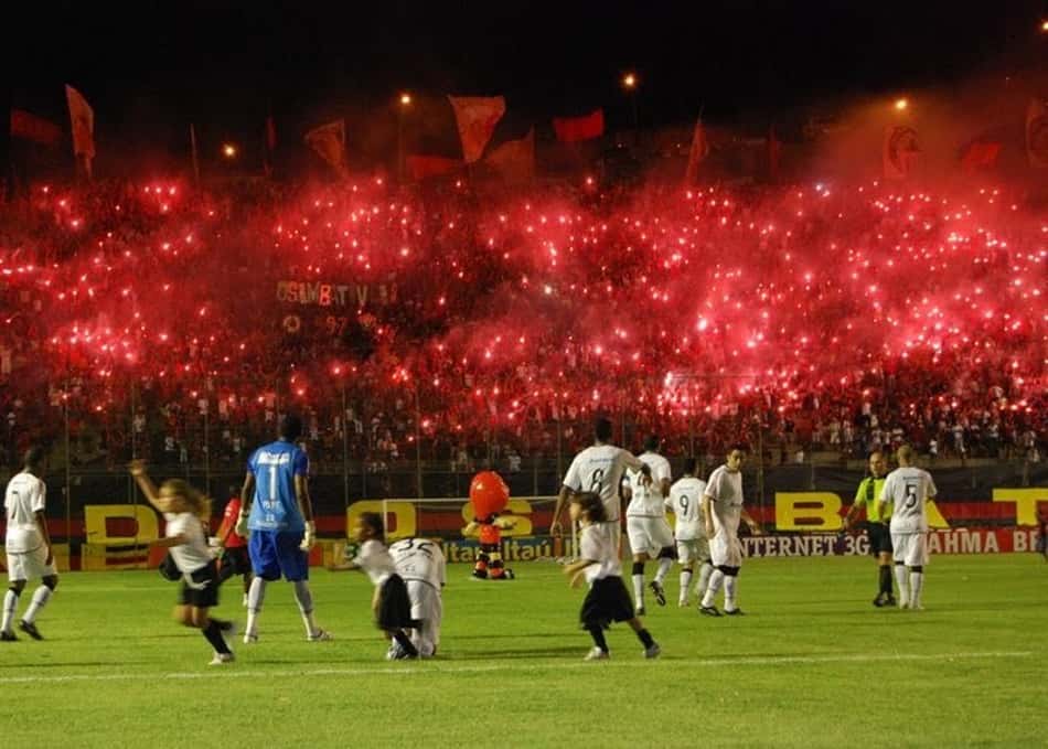 Barradão em "chamas" na final da Copa do Brasil 2010  Foto: Reprodução