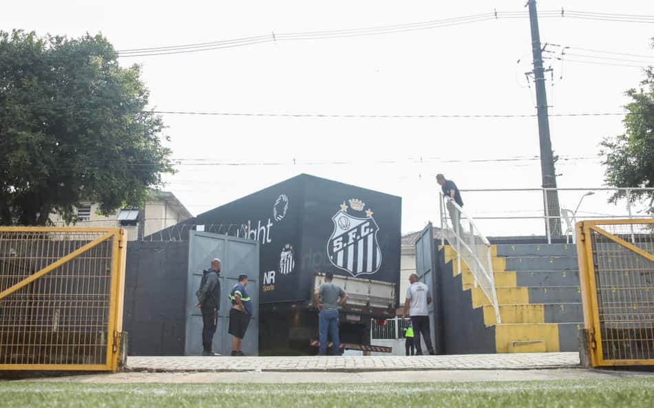 Santos inicia reformas no CT da base com ajuda do pai de Neymar
