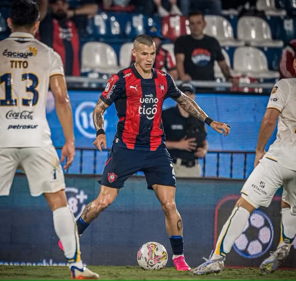 Alan Benítez,  lateral direito do Cerro Porteño-PAR. (Foto: Divulgação/Cerro Porteño)