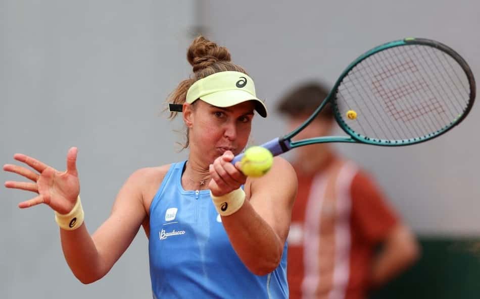 Bia Haddad cai na estreia de Roland Garros; João Fonseca joga mais tarde