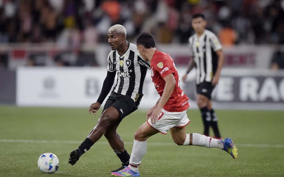 Mosaico da torcida do Botafogo na Libertadores repercute na web: 'Absurdo'