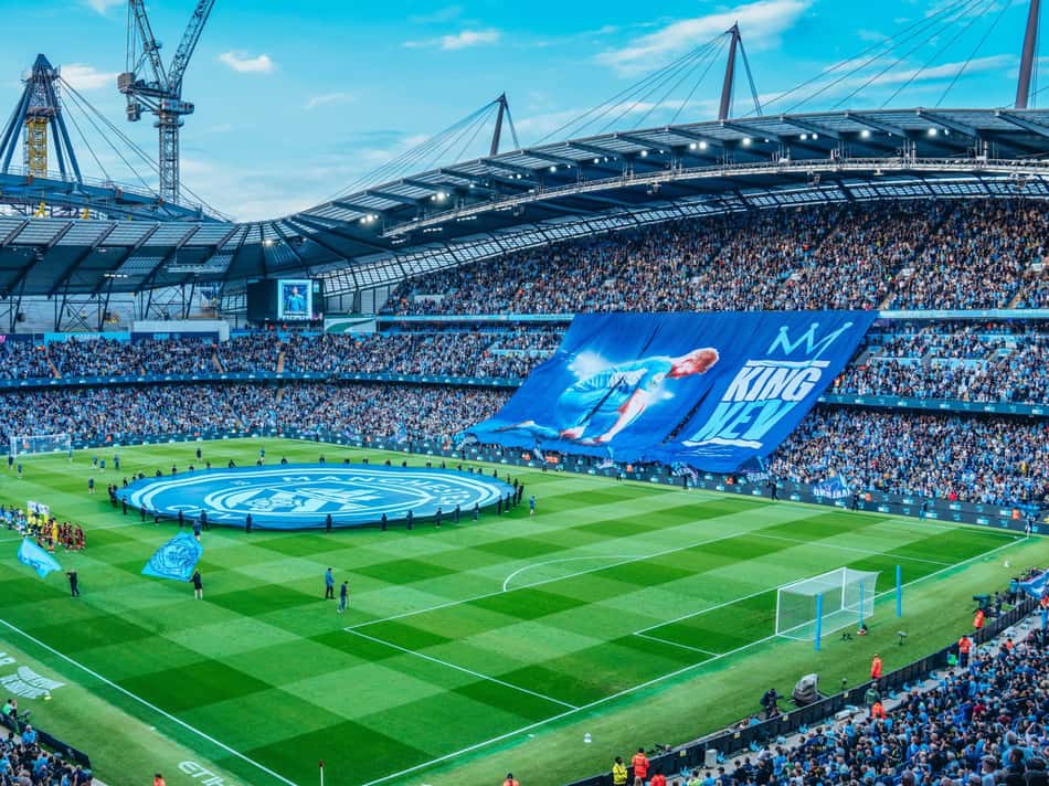 Torcida do Manchester City preparou uma bela despedida para De Bruyne no Ettihad (Reprodução: X/Manchester City)