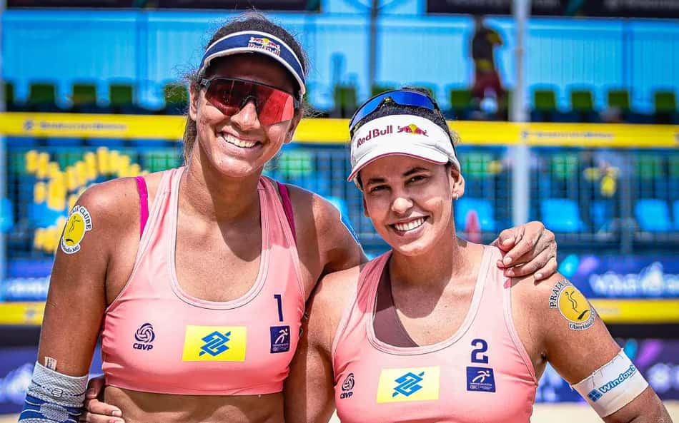 Campeã olímpica sente lesão e abandona final do vôlei de praia