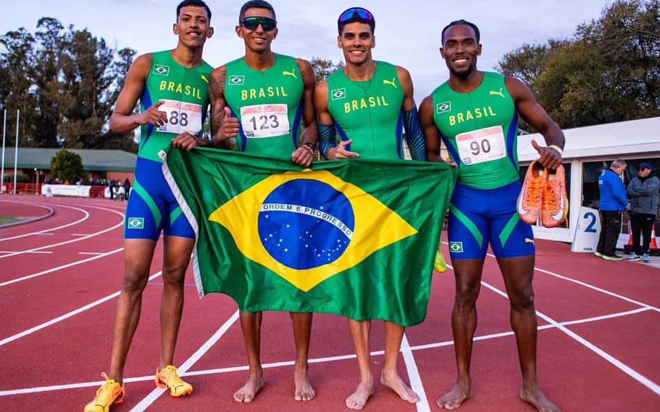 Equipe brasileiro de revezamento conquista ouro no Sul-Americano de atletismo (Foto: Gustavo Alves/CBAt)