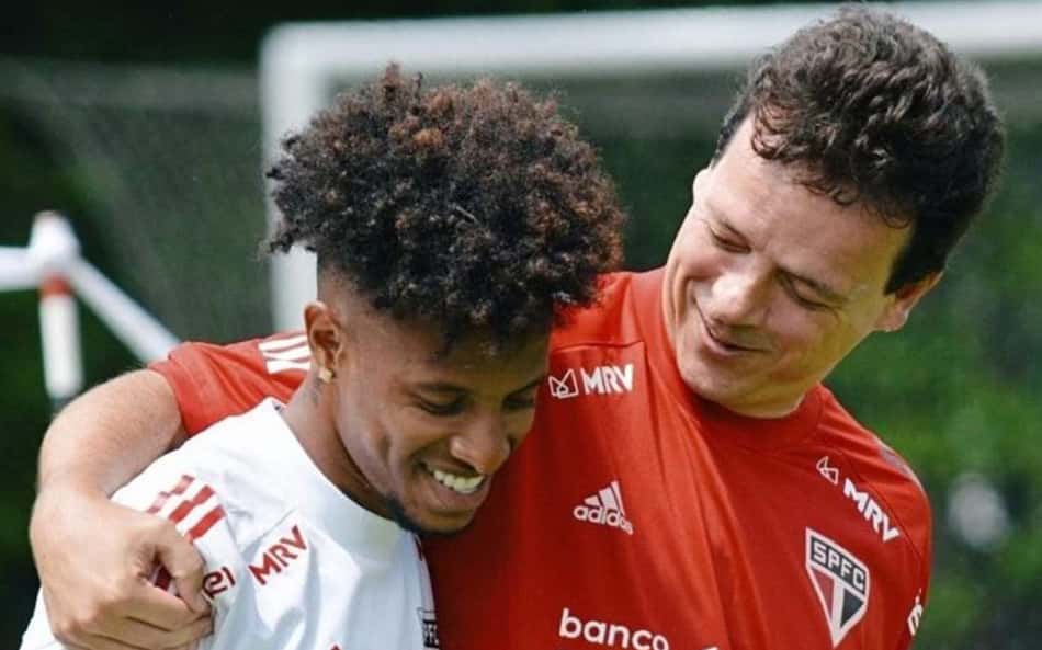 Tchê Tchê abre o jogo sobre treta com Diniz, e Vegetti brinca: 'Seu pai'
