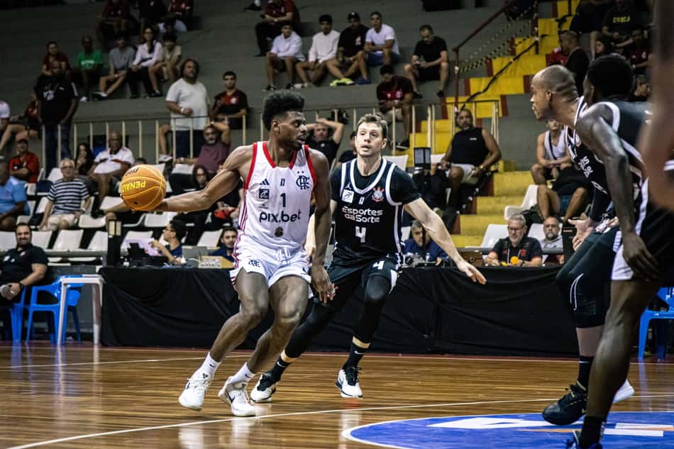 Flamengo e Corinthians se enfrentaram, nesta quinta-feira (15), pelos playoffs do NBB (Foto: Hermes de Paula / CRF)