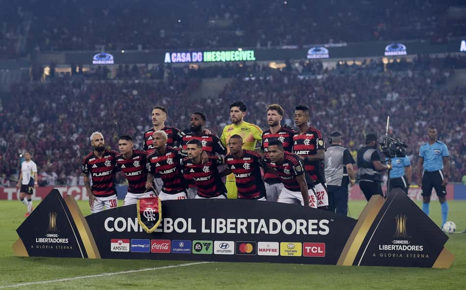 Torcedores do Flamengo se derretem por titular em vitória sobre LDU