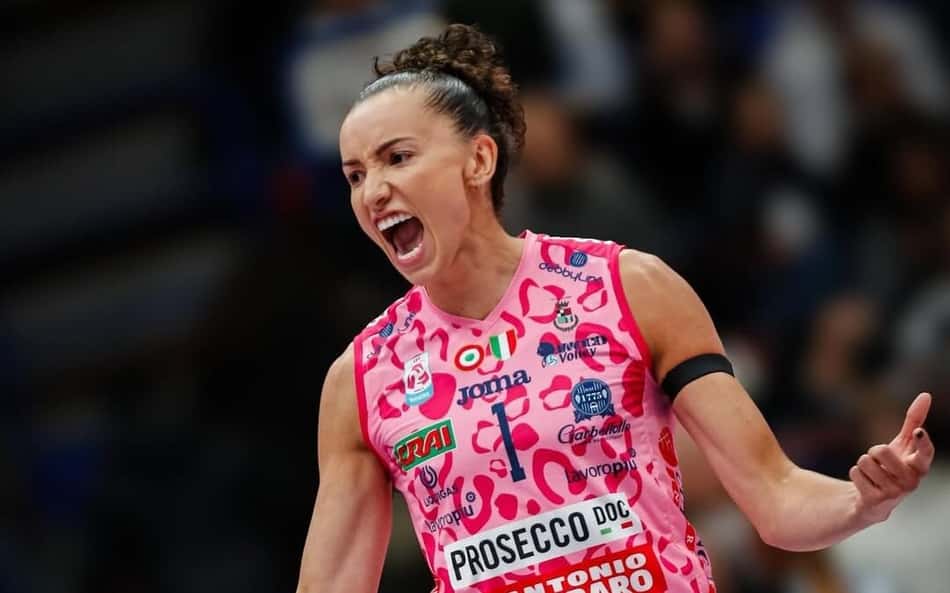 Gabi Guimarães comemora primeira temporada no vôlei italiano: 'Trabalho duro'