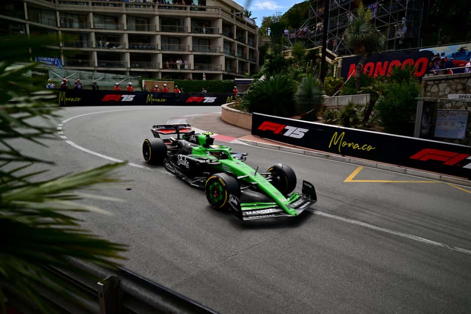 Gabriel Bortoleto, da Sauber, em ação no TL 1 do GP de Mônaco, que foi liderado por Charles Leclerc (Foto: Andrej ISAKOVIC / AFP)