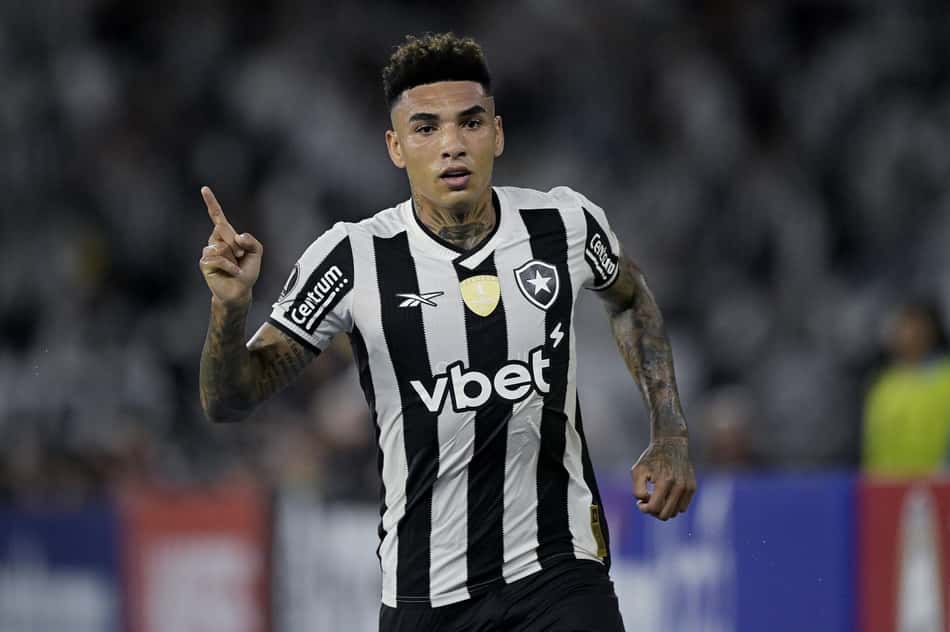 Igor Jesus, do Botafogo, comemora seu gol durante partida contra Universidad de Chile