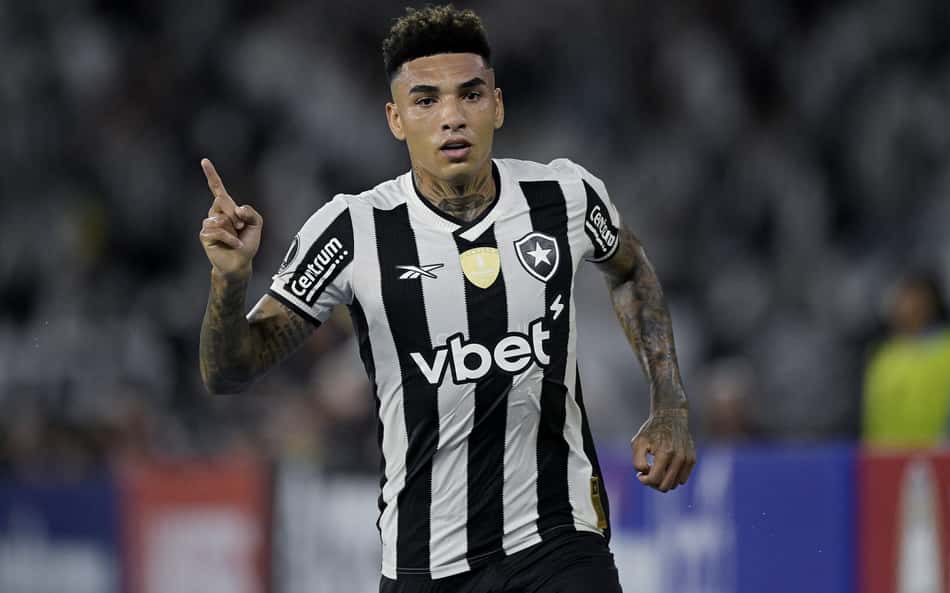 Sob os olhares de Ancelotti, Igor Jesus tem atuação de gala no Botafogo