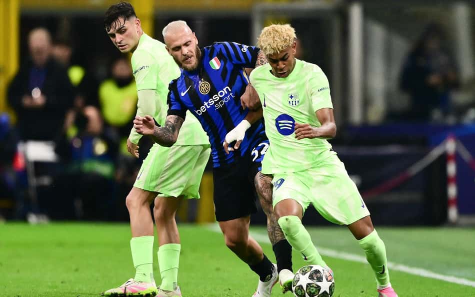 Lamine Yamal em ação do jogo do Barcelona contra Inter de Milão pela semifinal da Champions