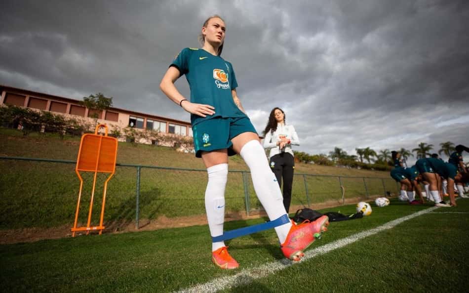 Jéssica Fernandes atuou como fisioterapeuta pela Seleção Brasileira feminina sub-20. (CBF/Divulgação)