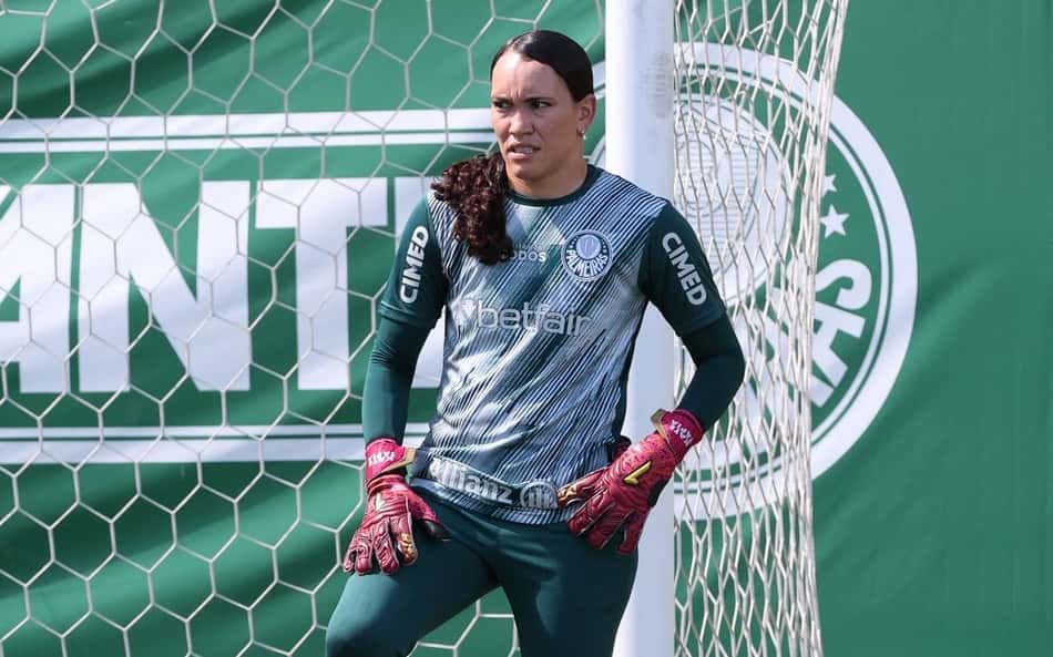 Kate Tapia é goleira do Palmeiras.