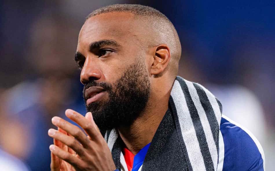 Fim de uma era: Lyon prepara despedida de Lacazette