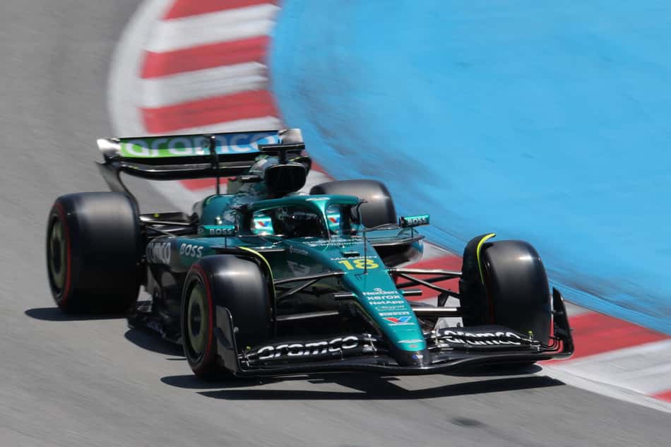 Lance Stroll, da Aston Martin, em ação pelo GP da Espanha na F1 2025 (Foto: LLUIS GENE / AFP) 