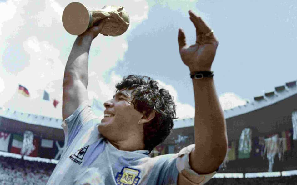 Filha de Maradona sobe o tom ao falar de internação de pai