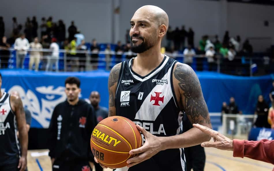 Craque do Vasco anuncia aposentadoria após eliminação no NBB