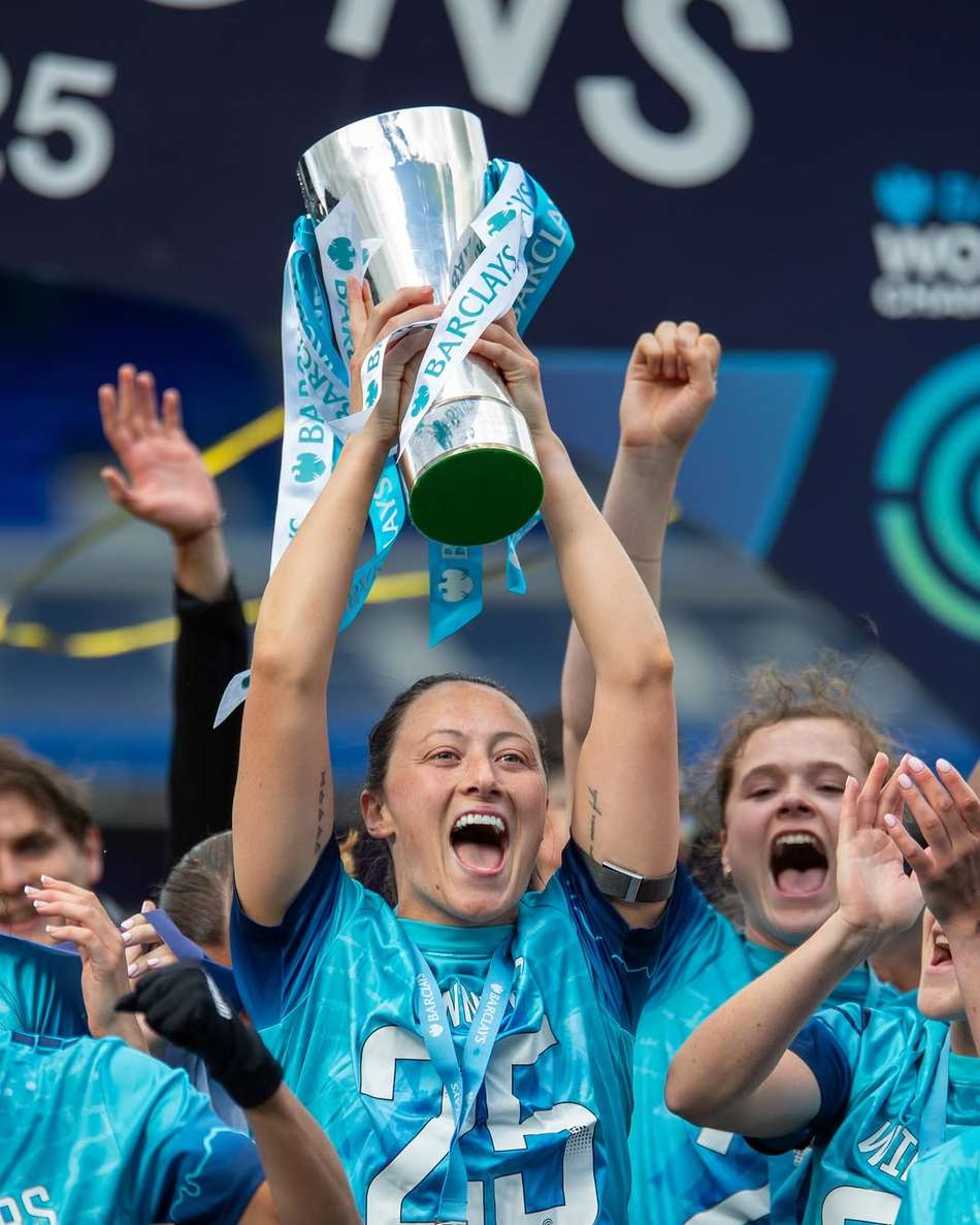 Megan Campbell entra para o Guinness Book pelo lançamento mais longo da história do futebol feminino. (Foto: Reprodução/Megan Campbell)