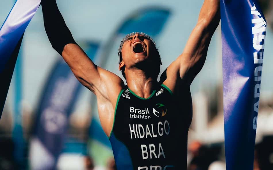 Brasileiro conquista ouro inédito na Série Mundial de Triatlo; veja chegada