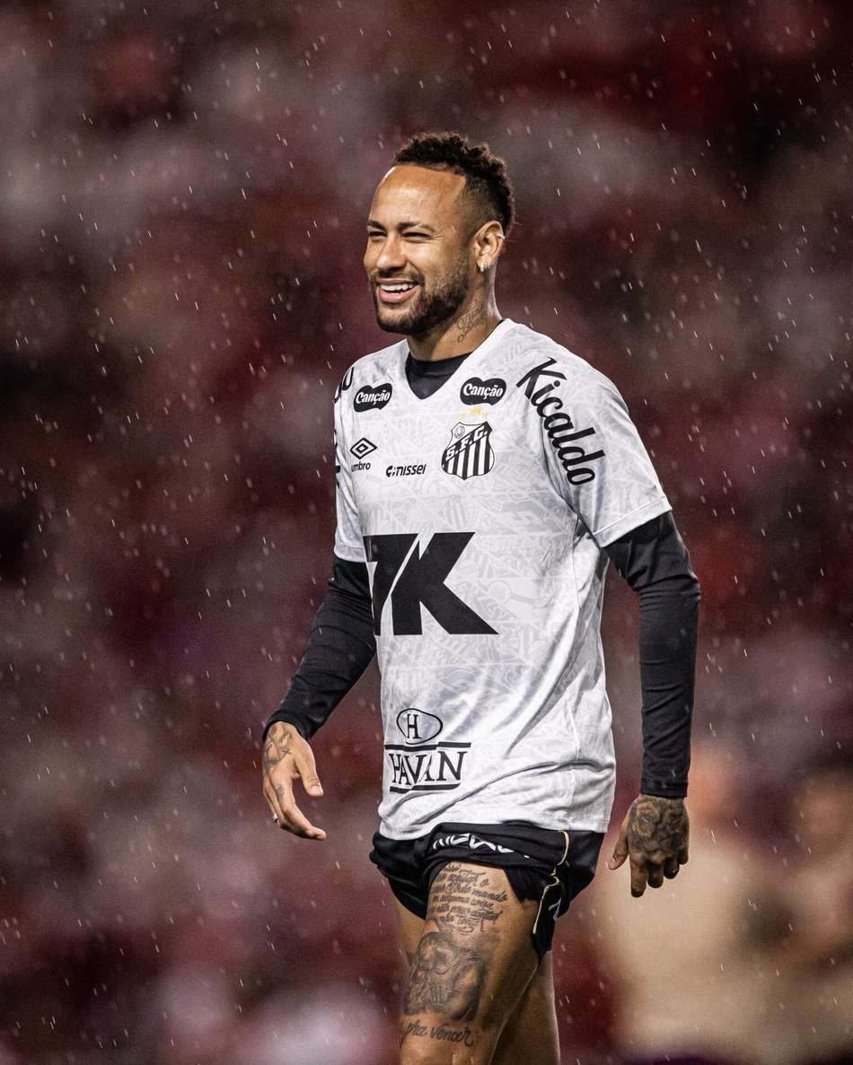 Neymar no aquecimento para o jogo contra o CRB