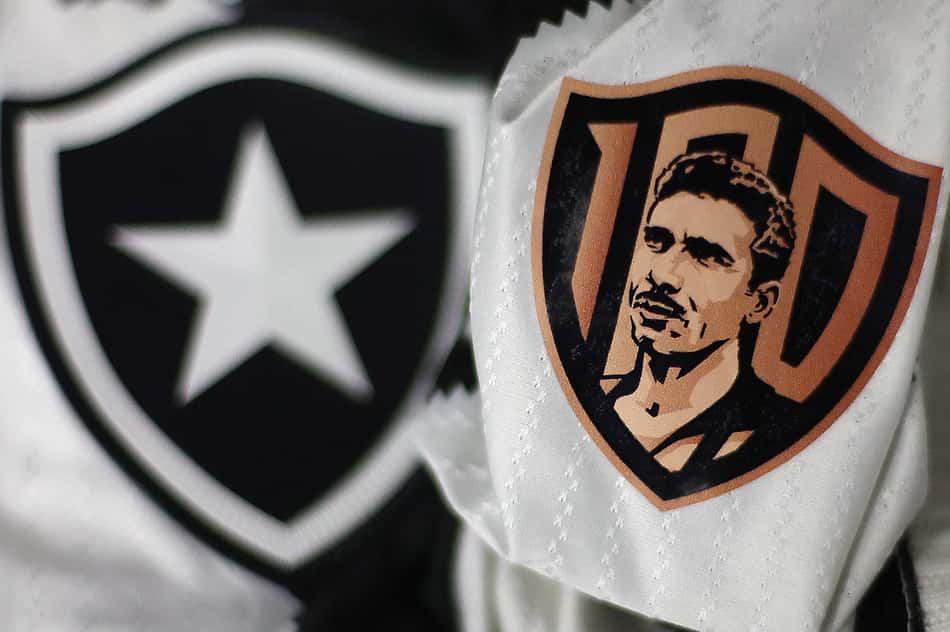 Camisa do Botafogo terá patch em homenagem aos 100 anos de Nilton Santos