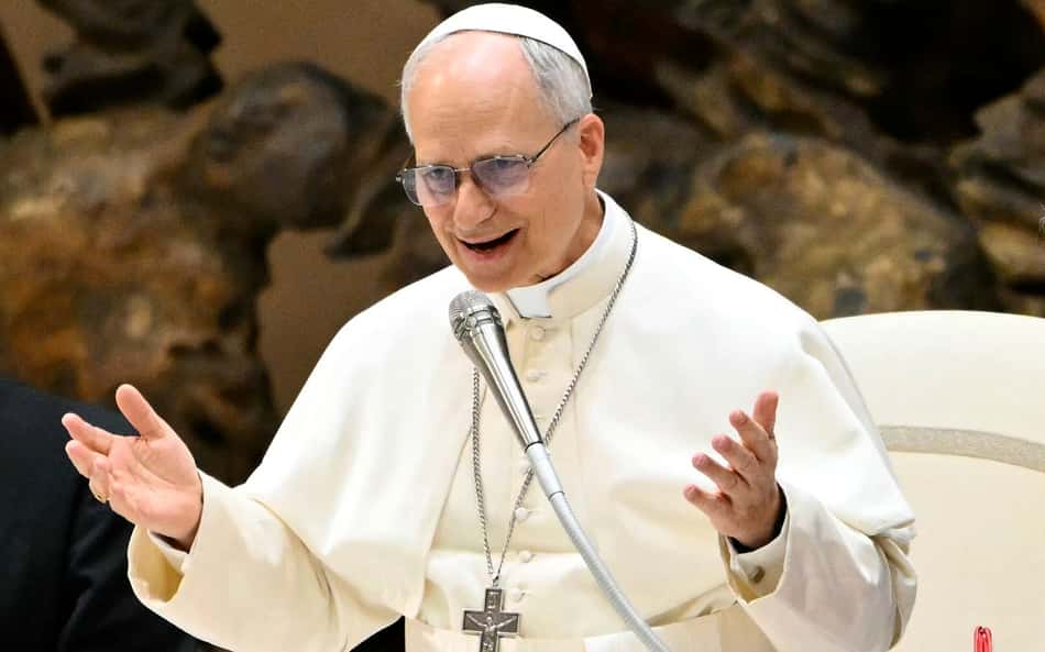 Papa Leão XIV aceita jogo beneficente de tênis e brinca: 'Não tragam o Sinner'