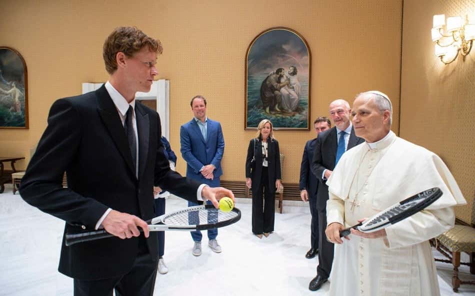 Fã de tênis, Papa Leão XIV encontra número 1 do mundo no Vaticano; vídeo