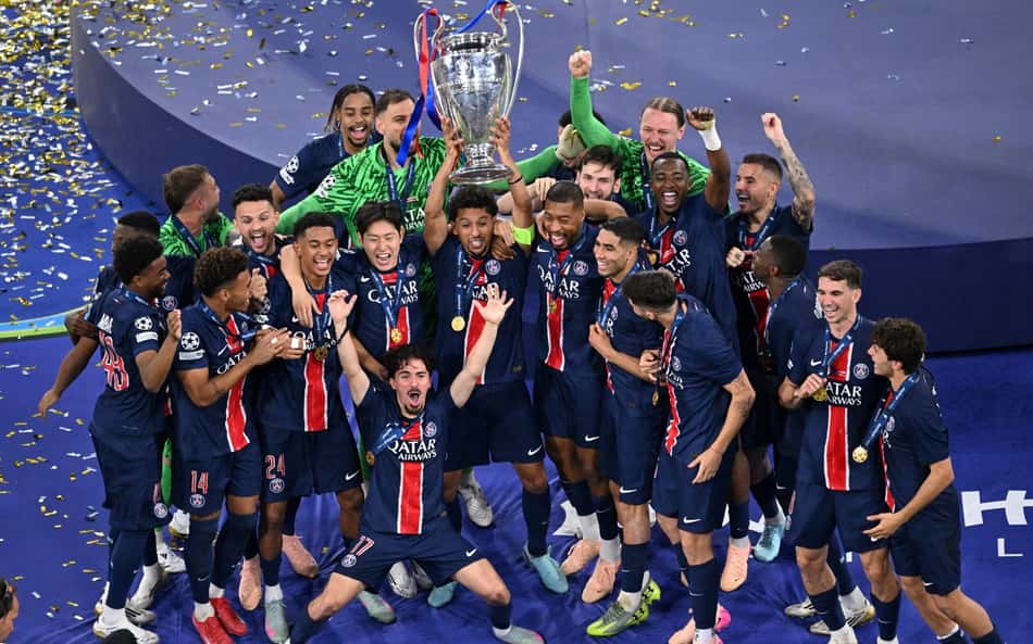 Jogadores do PSG comemoram título da Champions League