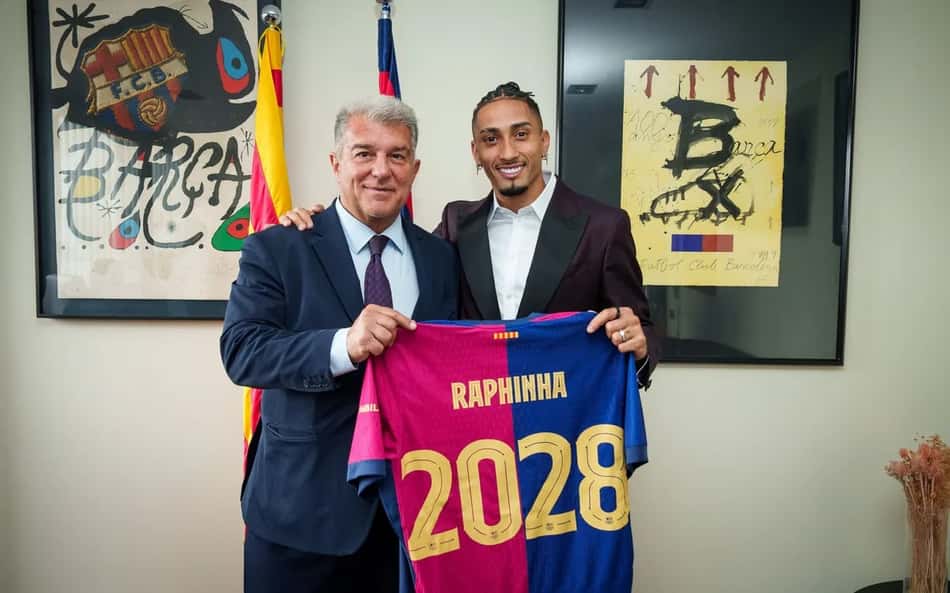 Raphinha anuncia renovação com o Barcelona (Foto: Reprodução/Barcelona)