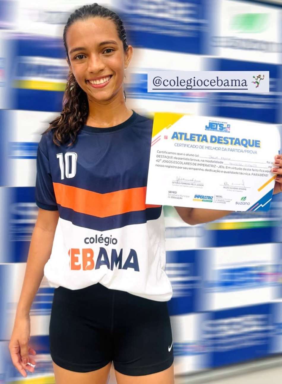 Rayssa Leal recebe certificado de atleta destque (Foto: Instagram / Rayssa Leal)