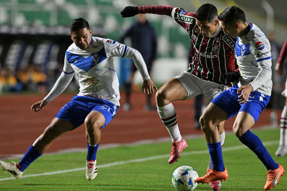 Kevin Serna em ação no jogo do Fluminense contra o GV San Jose