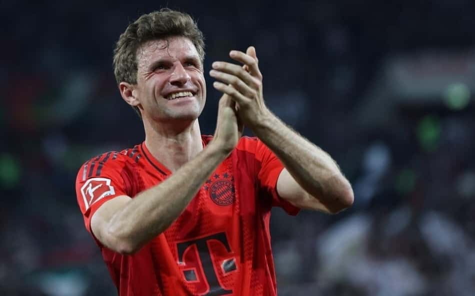 Thomas Müller recebe homenagem em despedida do Bayern de Munique