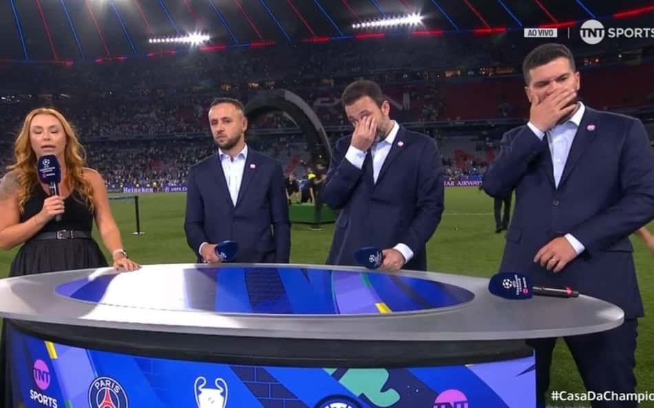 Equipe da TNT Sports se emocionou com homenagem da torcida do PSG a Luis Enrique (Foto: Reprodução)