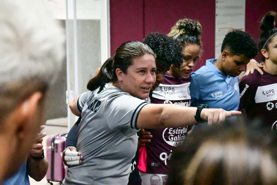 Jessica de Lima no vestiário da Fonte Luminosa.