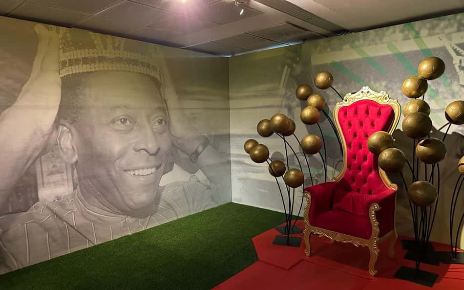 'Uma homenagem ao Rei Pelé' transforma Maracanã em galeria histórica de memórias