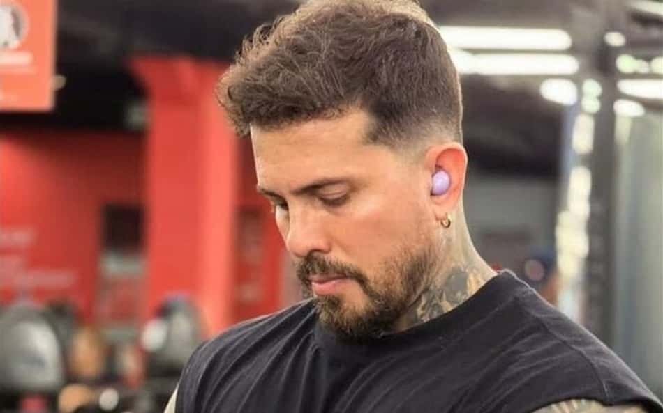 Influencer que se casou com nove mulheres quer se tornar árbitro