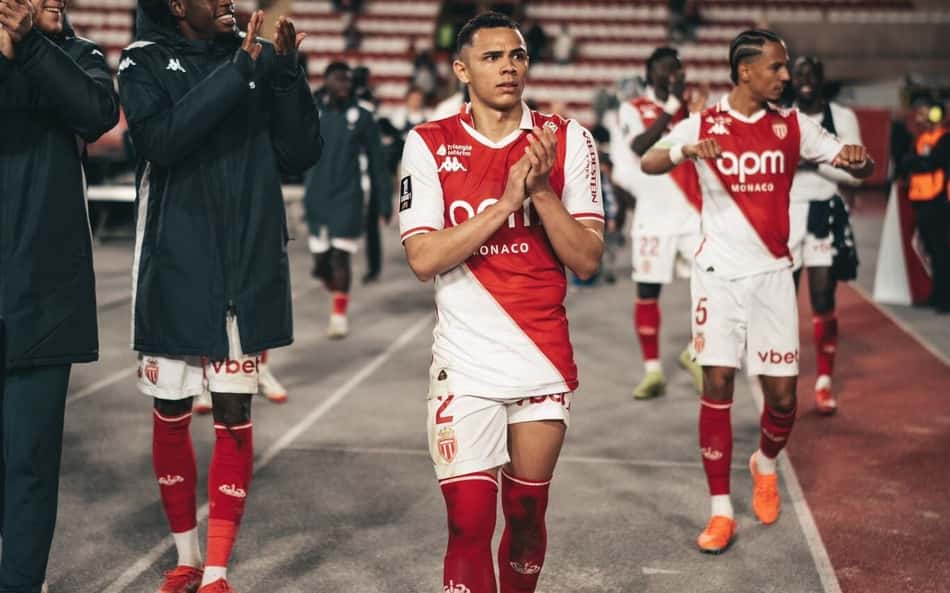 Com saída de Alexander-Arnold, ex-Grêmio entra na mira do Liverpool